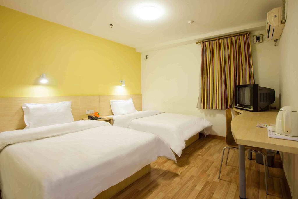 7Days Inn Yueyang East Maoling Pedestrain Street Szoba fotó