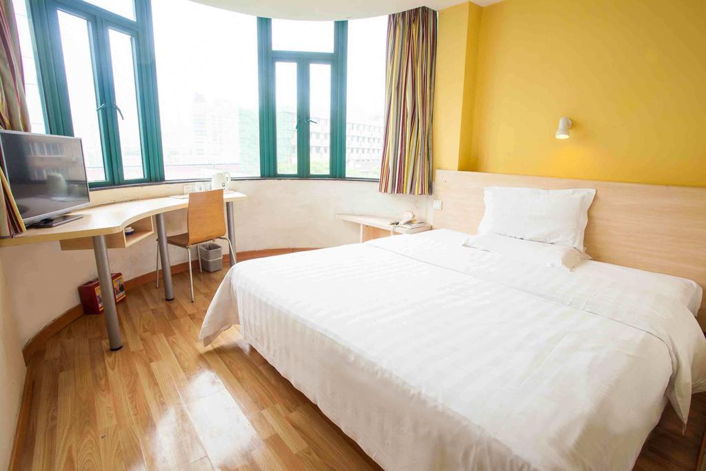 7Days Inn Yueyang East Maoling Pedestrain Street Szoba fotó